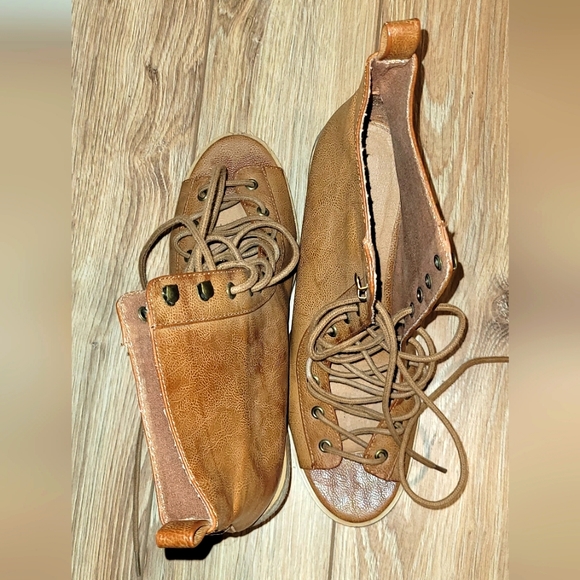 Chunky open toe boots. Size 8.5 - Picture 2 of 4